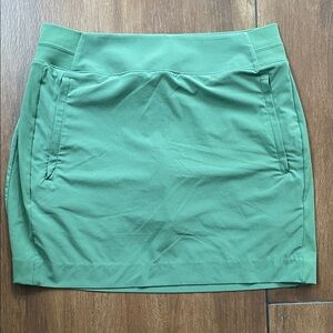 Athleta, size 6, green athletic skirt